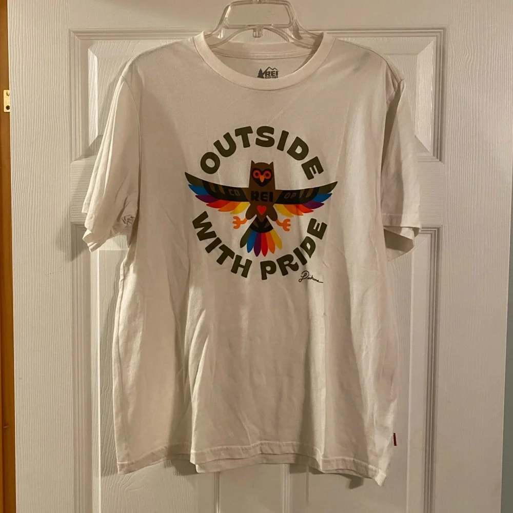 REI Pride Short Sleeve Unisex Shirt Médium - Picture 1 of 3